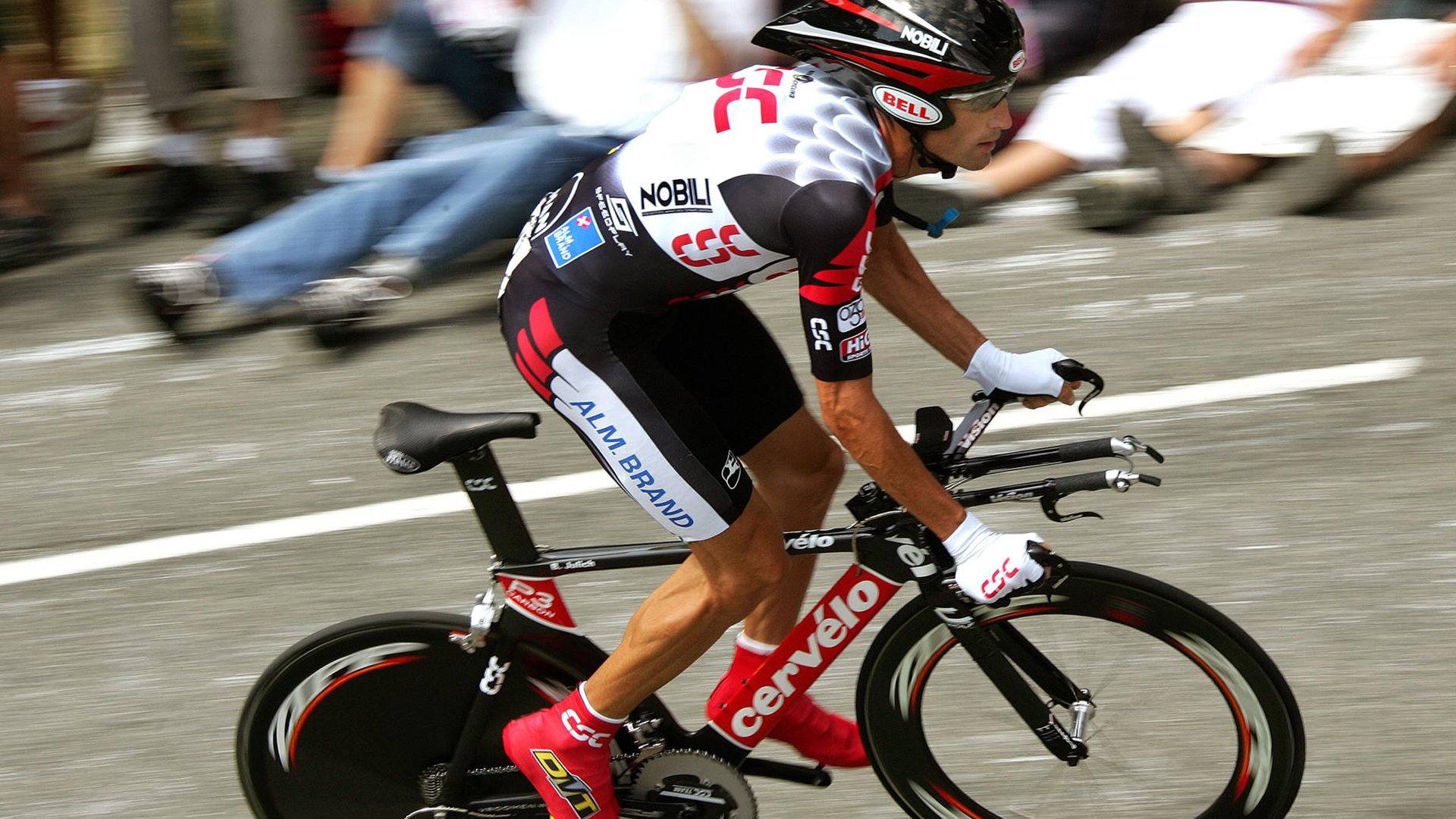 _勇士队投篮手感火热，主场狂飙三分_，勇士直臂投篮